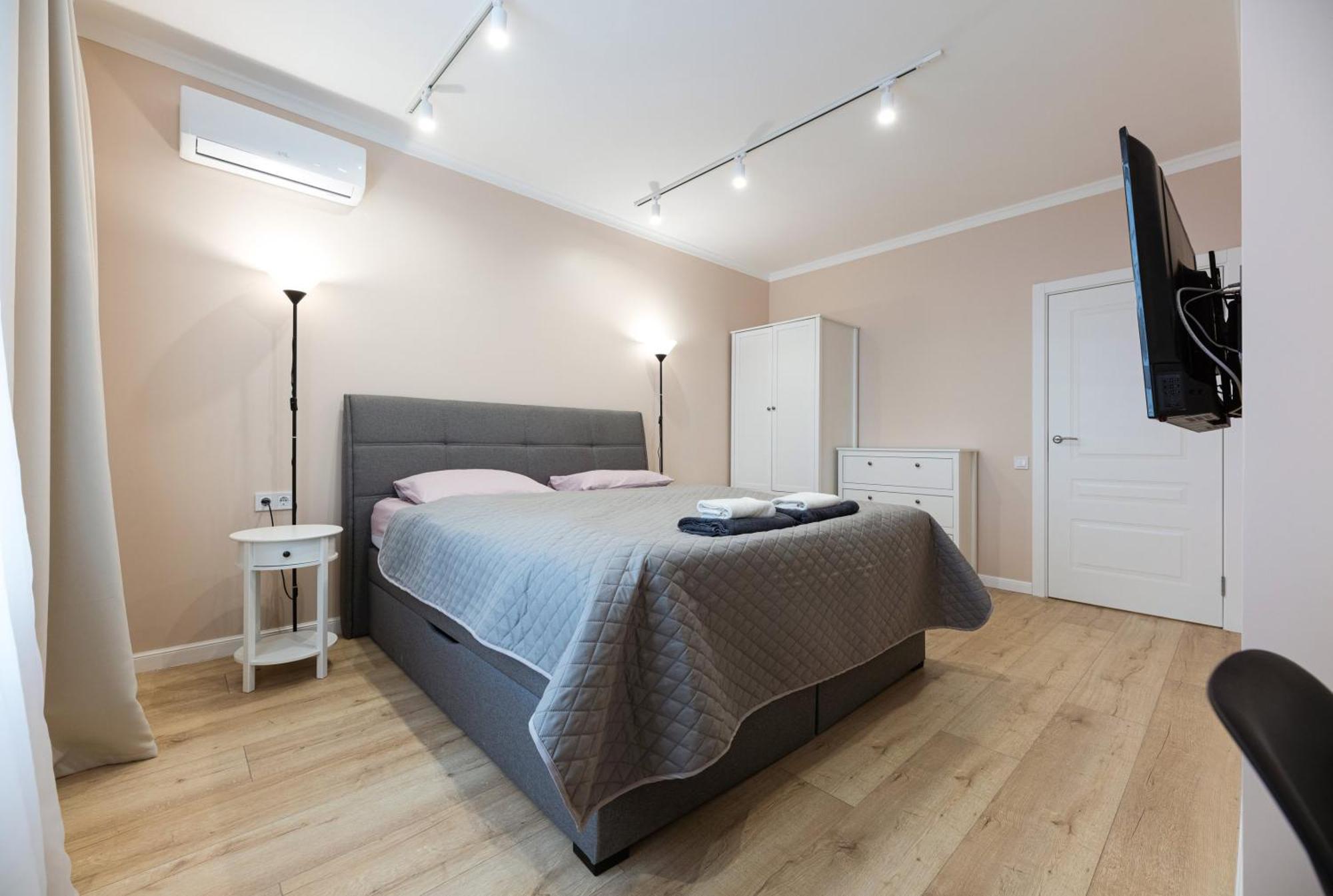 Appartement Квартири Люкс Метро Чернігівська à Kiev Extérieur photo
